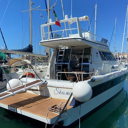 She'S Mine Yacht Hotel Catania Bagian luar foto