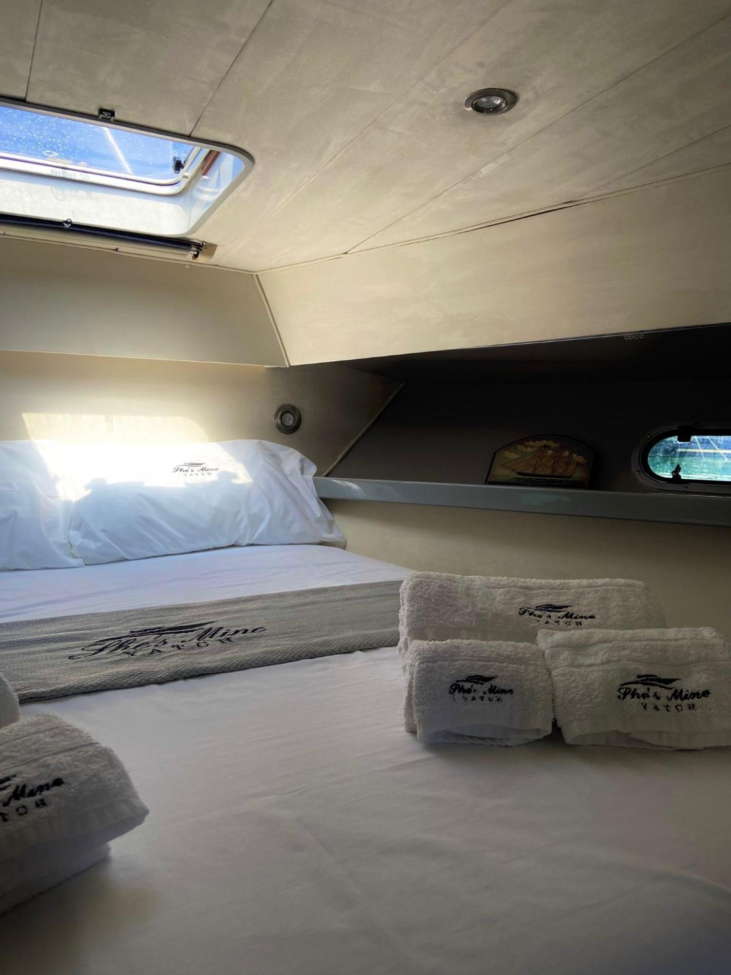 She'S Mine Yacht Hotel Catania Bagian luar foto