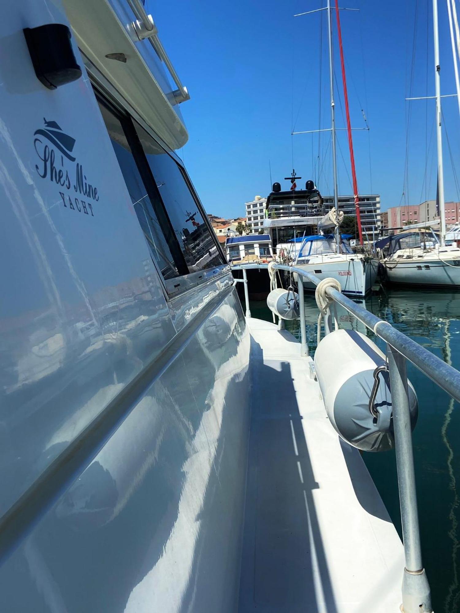 She'S Mine Yacht Hotel Catania Bagian luar foto